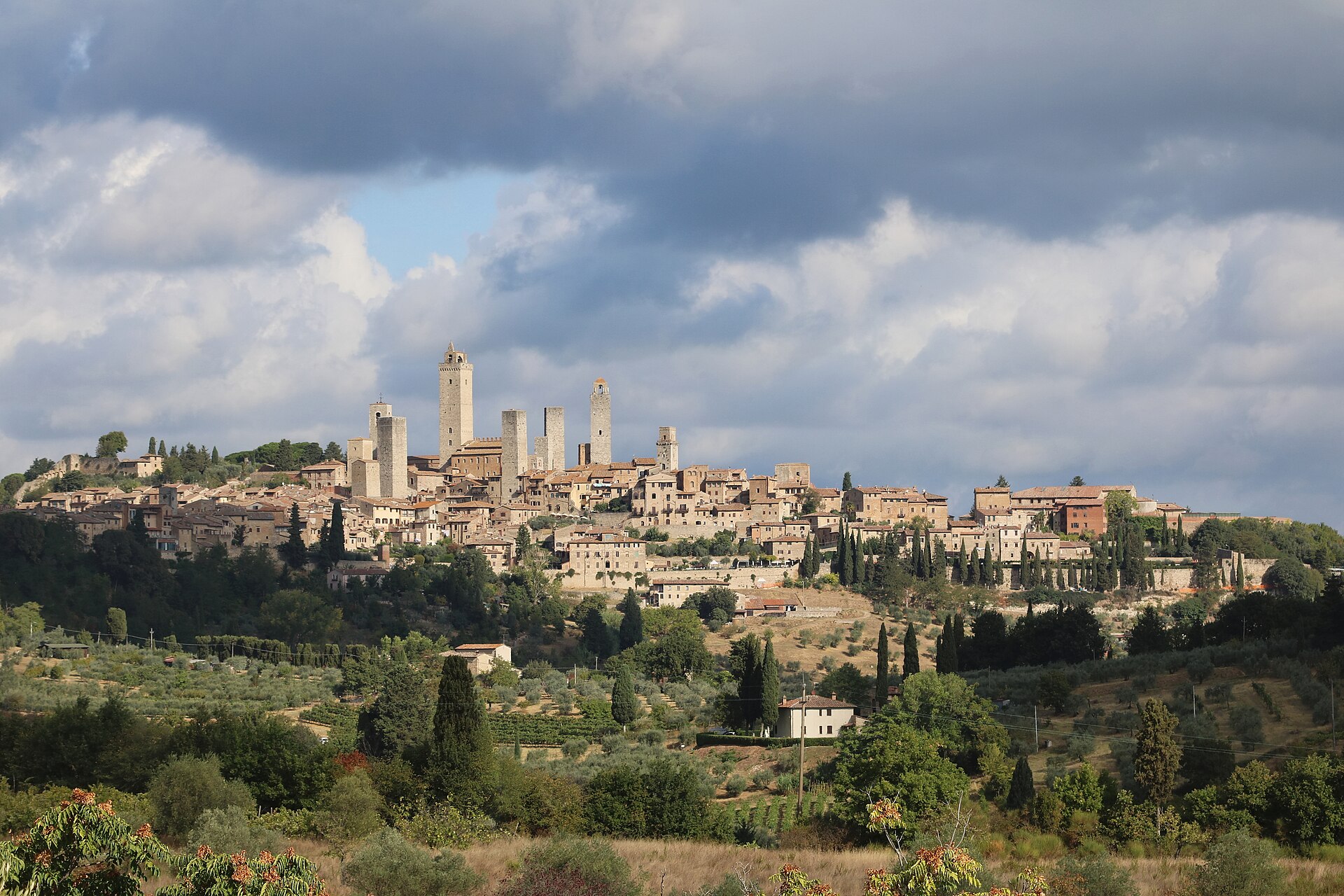 The medieval towers of San Gimignano seen from the surrounding Chianti countryside — classic Tuscany