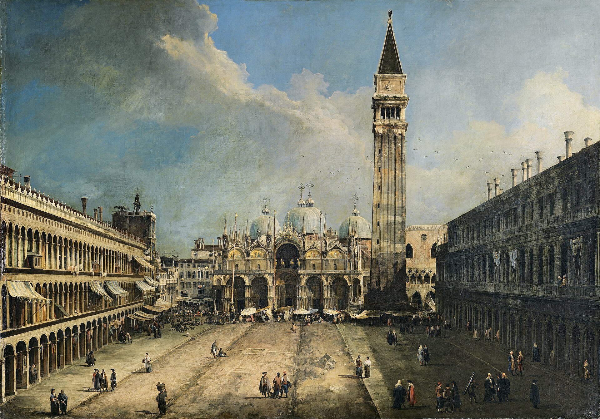 Piazza San Marco at dawn, proof that free things to do in Italy include some of its most famous squares