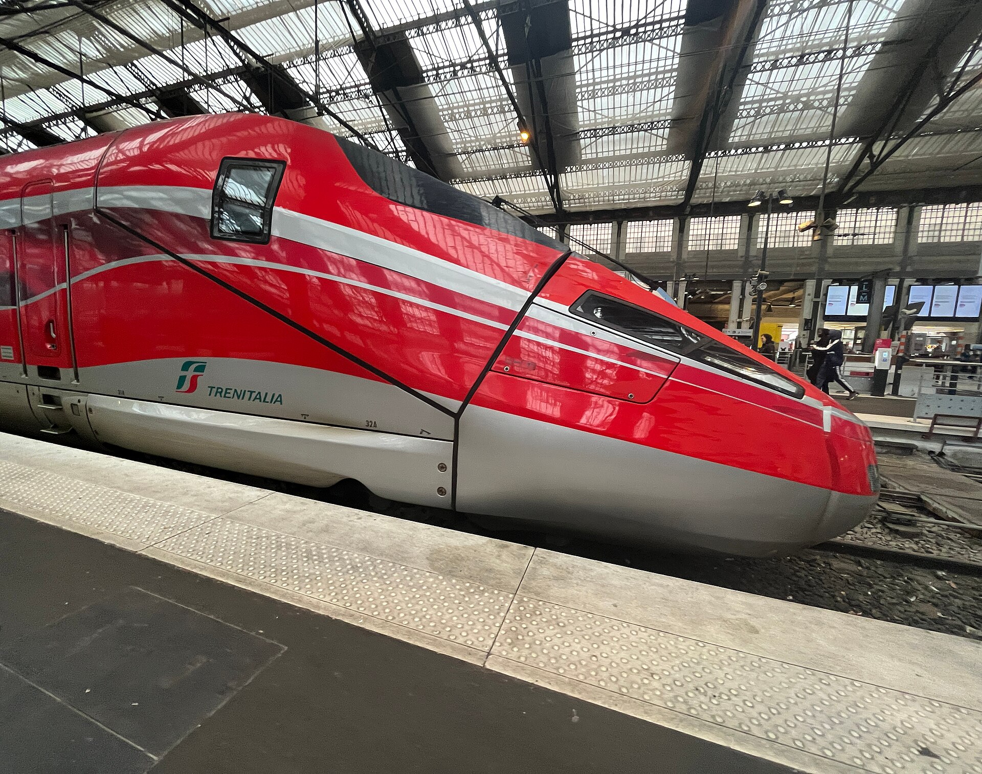 A regional Trenitalia train at a small-town platform, the fixed-fare option that keeps Italy train prices low for short hops