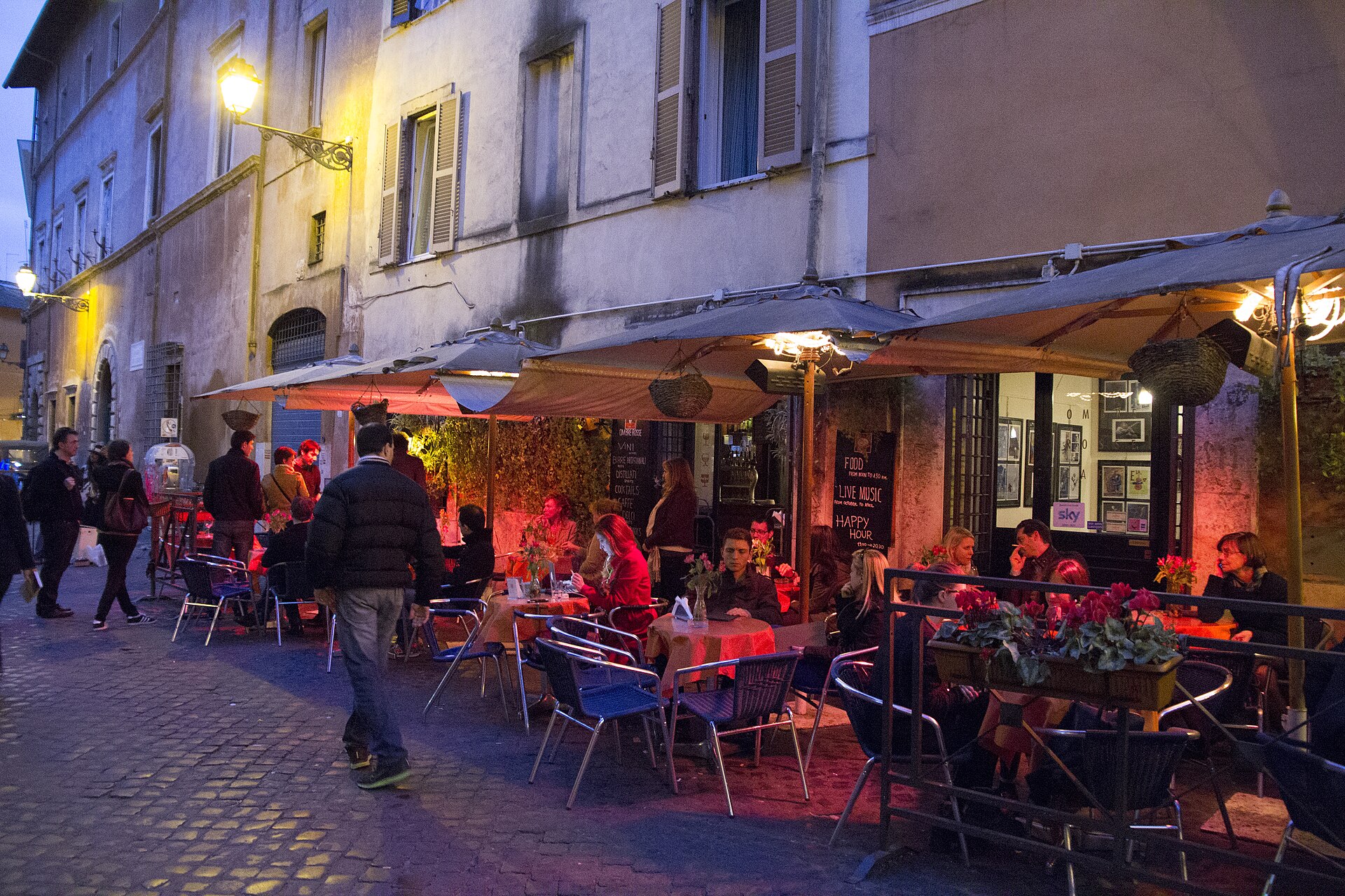 Al fresco restaurant in Rome