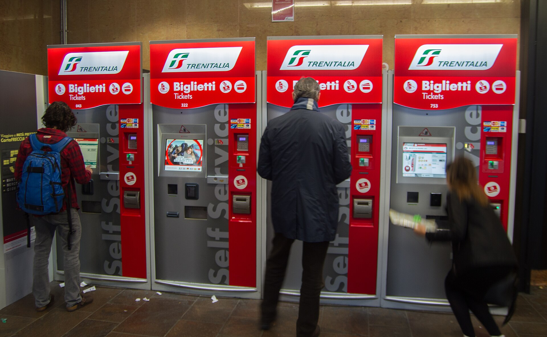 A green validation machine at an Italian train station — stamp your Regionale ticket here before boarding