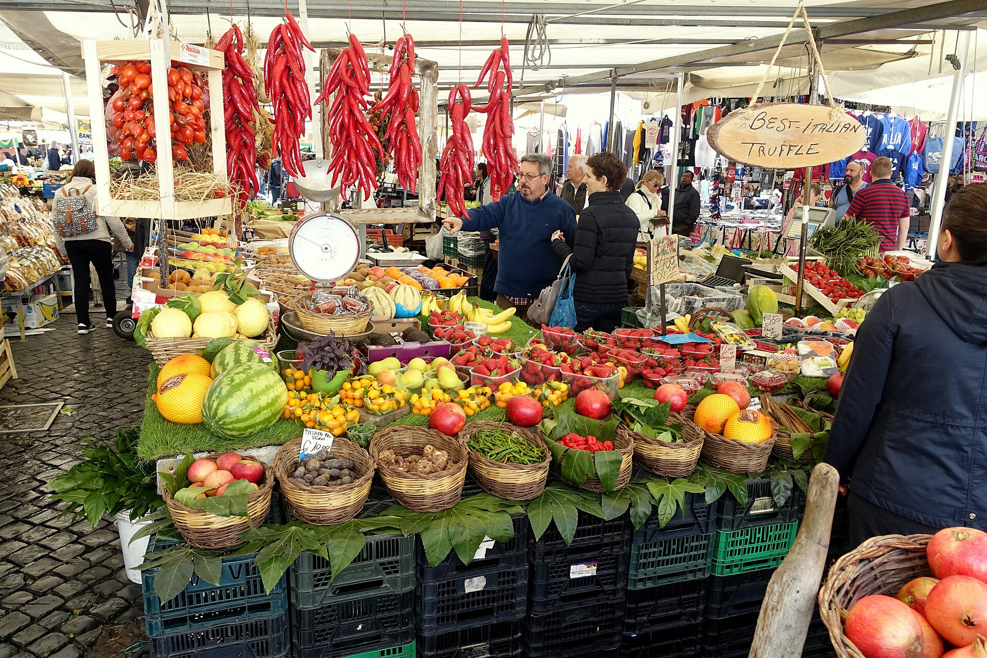 Campo de' Fiori morning market — produce, herbs, and the best reason to get up early in Rome