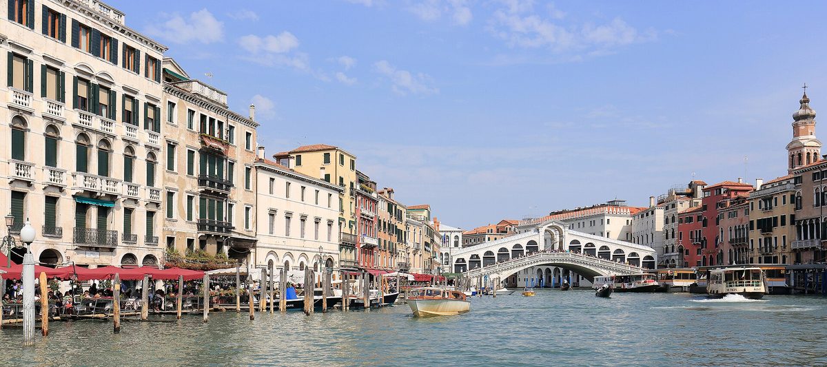 Rialto Bridge over the Grand Canal in Venice — Venice travel guide